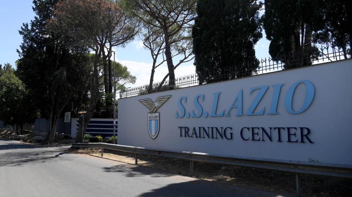 DIRETTA - Lazio, allenamento a porte aperte: squadra in campo