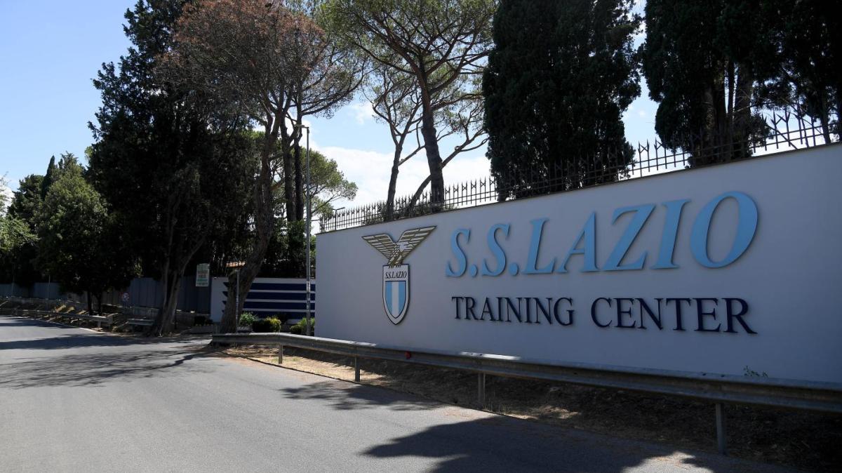 Lazio, rinnovato il contratto di un giovane esterno: le ultime