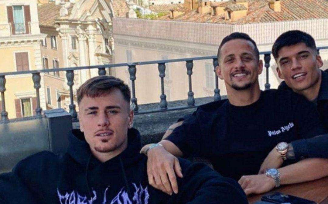 Lazio, si festeggia la vittoria. Luiz Felipe a Correa e Patric: "I fratelli dati dal calcio" - FOTO