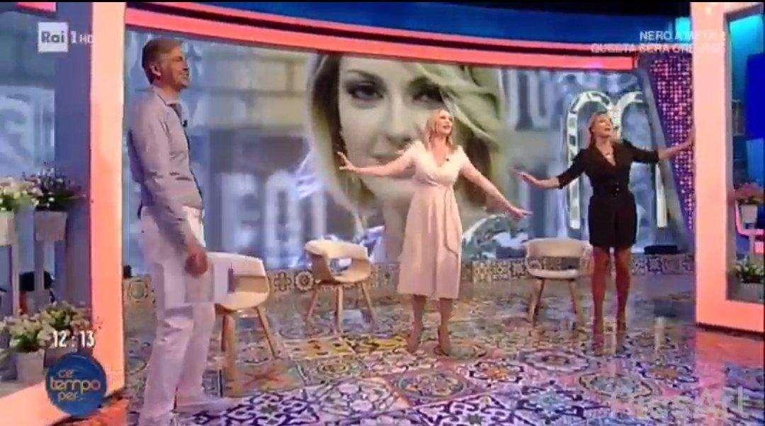 Lazio, l'incontro tra madrine biancocelesti: Anna Falchi e Manila Nazzaro cantano l'inno - VD