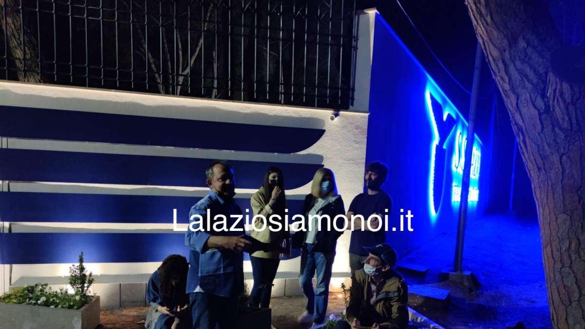 Lazio, cresce l'attesa per Sarri: tifosi già fuori Formello - FOTO