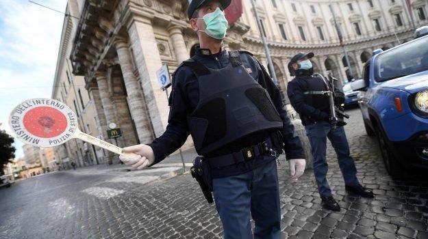 Coronavirus, altra stretta: stop immediato agli spostamenti