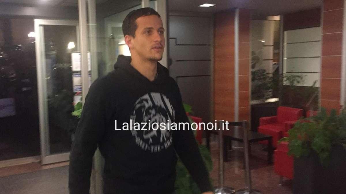 PAIDEIA - Lazio, Luiz Felipe arrivato in clinica. Presenti anche Lulic, Radu e Marusic - FOTO