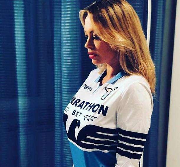Anna Falchi: "Sui social preferisco espormi solo per la mia Lazio"