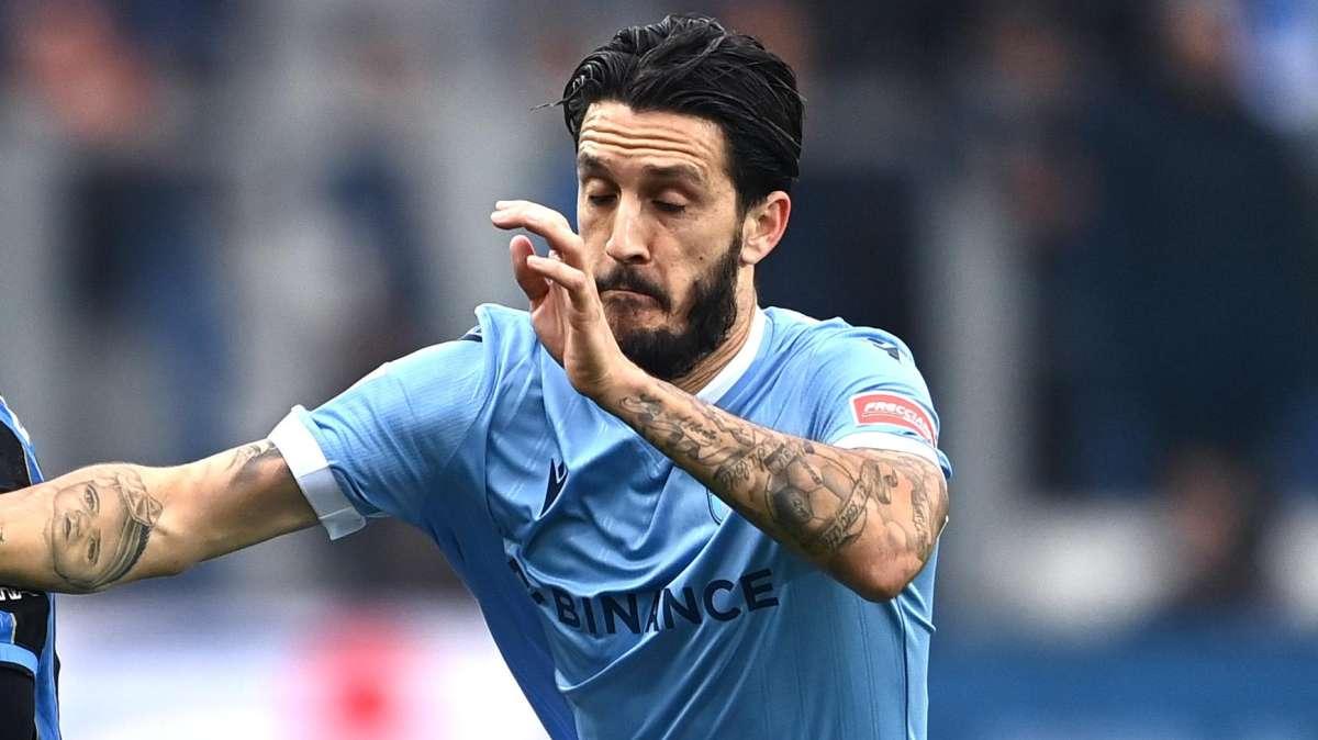 Lazio, la squadra parte per la Spagna: la decisione di Sarri su Luis Alberto