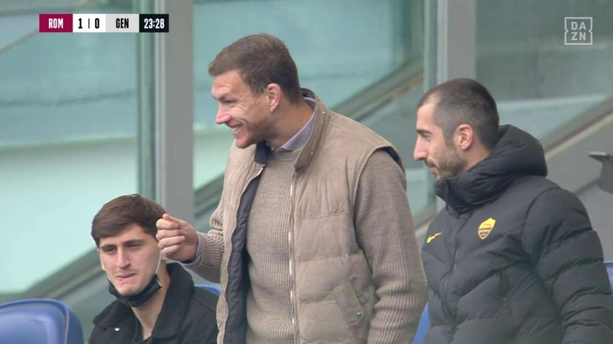Roma - Genoa, Dzeko esulta in tribuna: ma dove è finita la mascherina? - FOTO