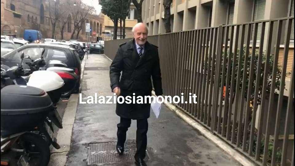 Adesivi antisemiti, l'avv. Gentile: "Impossibile perquisire 15 tifosi. Chiesto il non luogo a procedere" - FT&VD