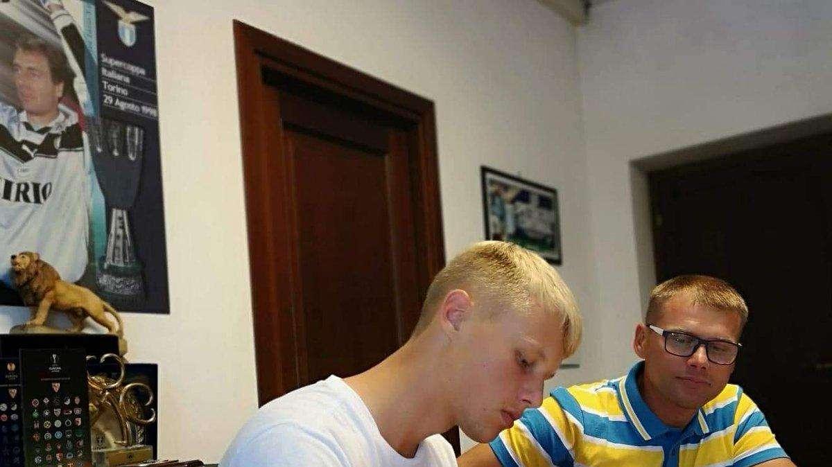 Il momento della firma