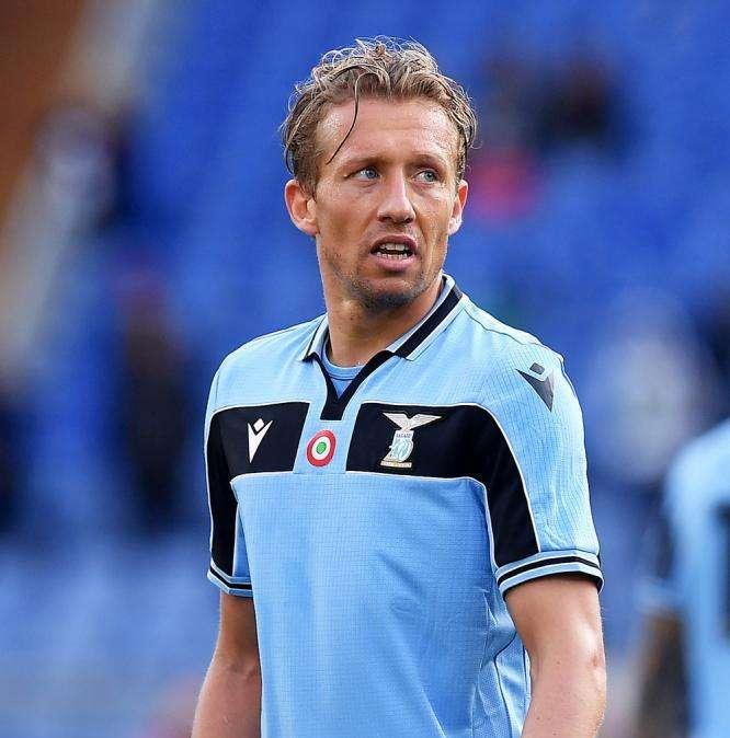 Lazio, Lucas Leiva cambia look: rasatura completa "di padre in figlio" - FT