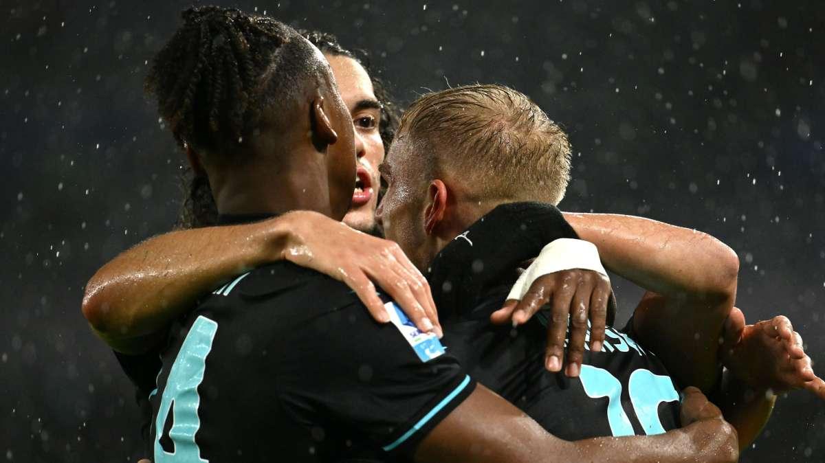Ajax - Lazio, un giocatore con Baroni in conferenza stampa: ecco chi è