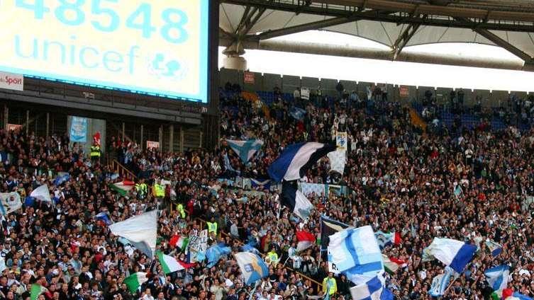 Adesivi antisemiti, Lazio multata e niente squalifica. Ma la Procura federale è pronta al ricorso