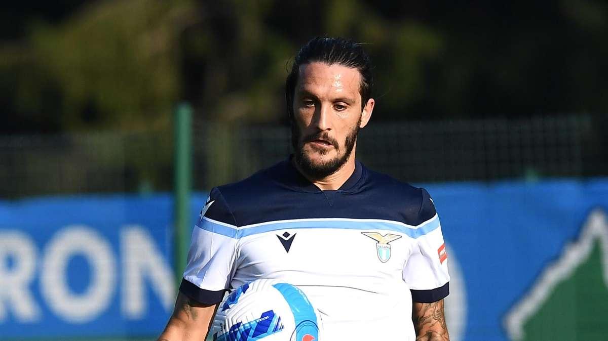 Lazio - Sassuolo, Luis Alberto capitano all'uscita di Immobile: Acerbi dà la fascia al "Mago"