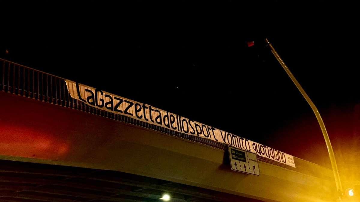 Lazio, lo striscione della Curva Nord contro la Gazzetta dello Sport - FOTO