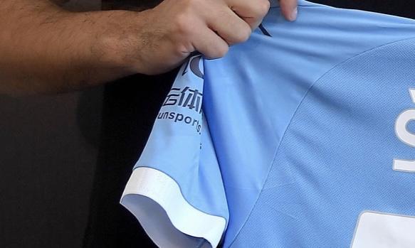 Lazio, ecco il nuovo sponsor: già presente sulla maglia di Sutalo - FOTO
