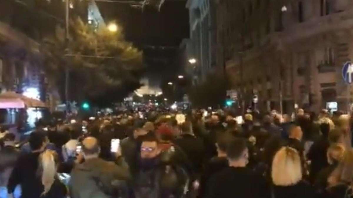 Covid / Italia in lockdown? In Campania scoppia la rivolta. A Napoli si grida: "Libertà"