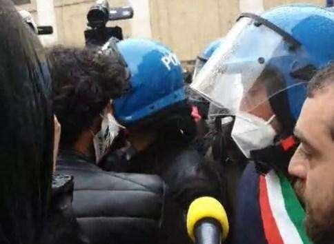 IoApro | Proteste a Roma per le riaperture: cori contro Speranza. Salvini: "Aprire subito dove si può"