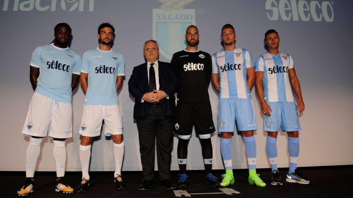 In Inghilterra celebrano la Lazio: la nuova maglia tra le più belle presentate. Superato lo United - FOTO