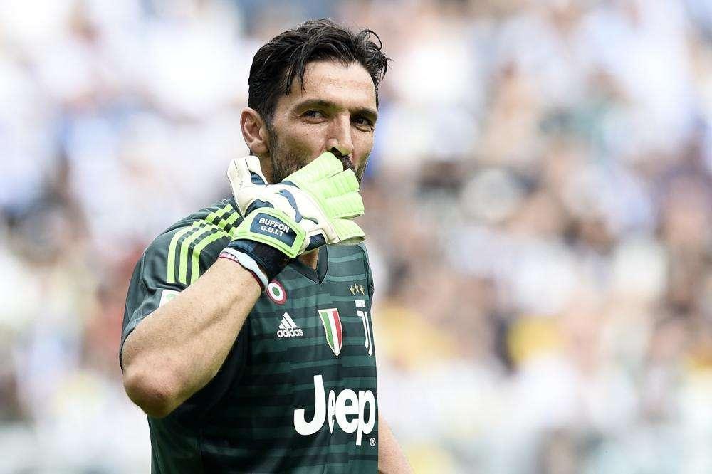 Calciomercato, Buffon torna alla Juventus: domani le visite mediche