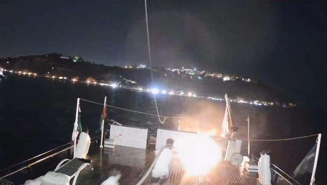 Flotilla, colpita un'altra barca: sospetto attacco con drone