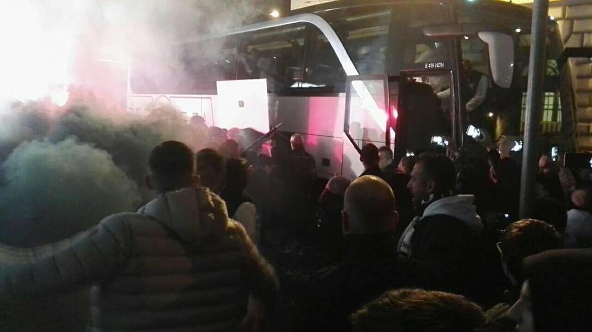 Lazio, Curva Nord a Termini: l'abbraccio prima della partenza per Napoli - FOTO&VIDEO