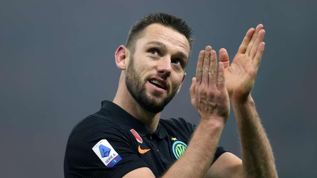 Inter, De Vrij fa causa ai suoi ex agenti: chiesto un risarcimento di 22 milioni