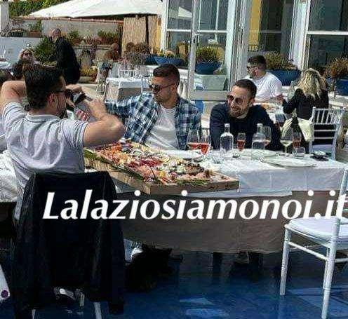 Lazio, qualche ora di relax per Milinkovic: il 'Sergente' si gode un pranzo vista mare - FOTO