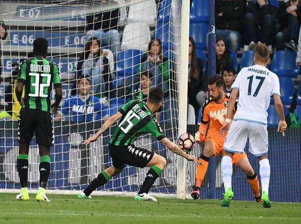 Sassuolo - Lazio, il precedente: l'autogol di Acerbi un segno del destino