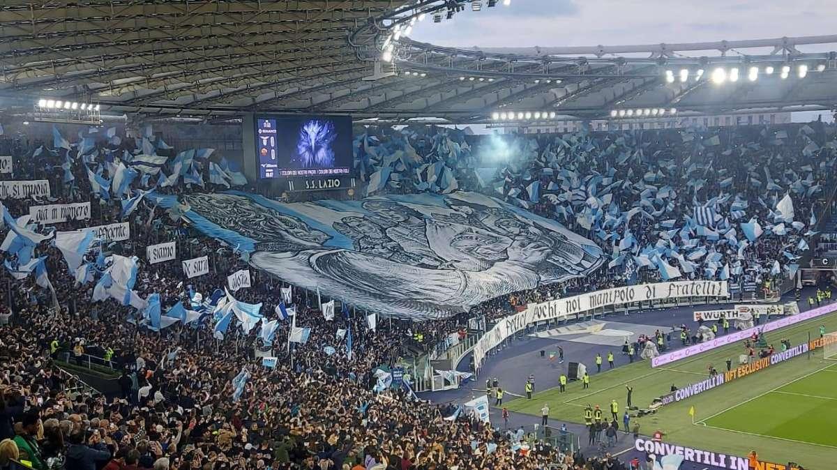 Lazio-Roma, la coreografia della Nord richiama la storia: il messaggio della Curva - FOTO&VIDEO