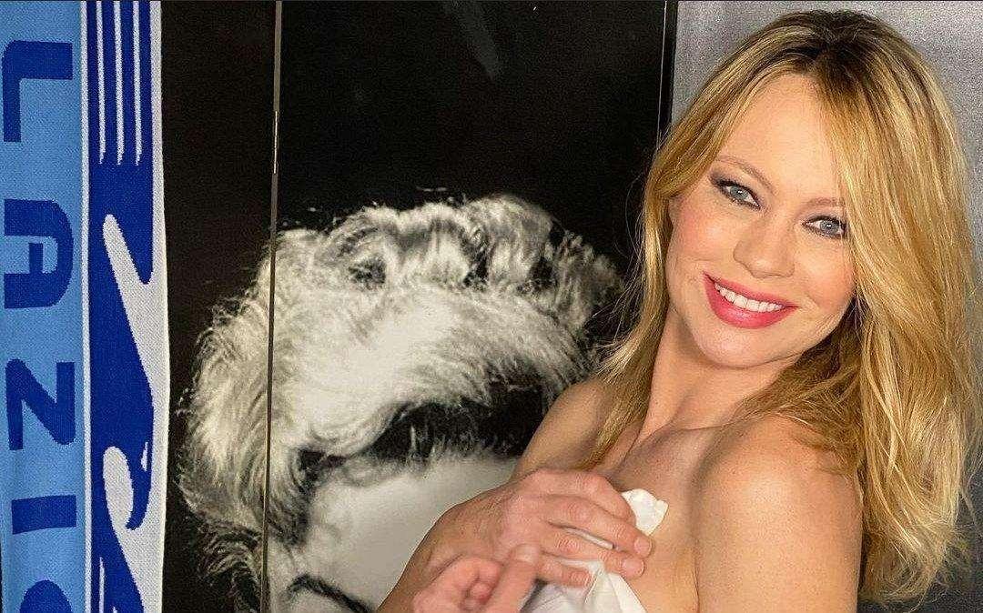 Anna Falchi e il regalo ricevuto dalla Lazio: "Per la Befana la prima vittoria del 2021" - FOTO