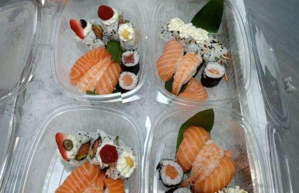 SUSHI A CASA TUA? LA PESCHERIA MARE NOSTRUM TI PORTA URAMAKI, SASHIMI E NIGIRI!