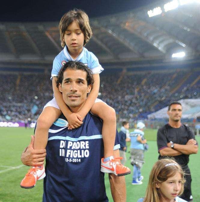 Il figlio di Corradi sta meglio, la Santarelli: "Passati momenti brutissimi, ma ora Giacomo sorride"