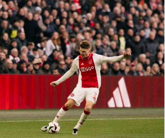 Calciomercato Lazio | Terzini, un'estate calda: piace un talento dell'Ajax