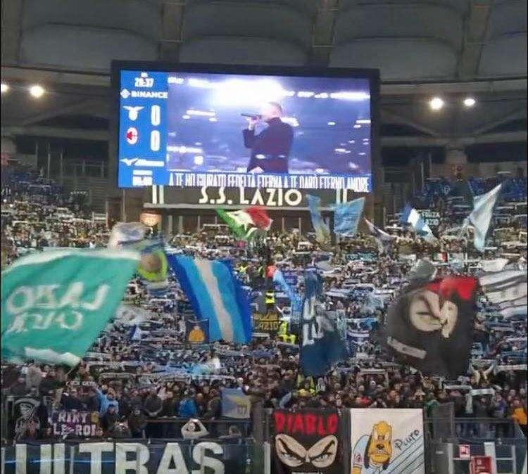 Lazio, l'Olimpico si commuove e pulsa d'amore con l'iconica canzone - VIDEO