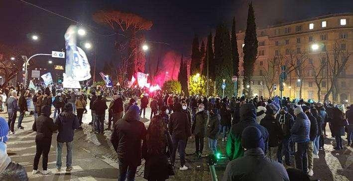 Lazio, la società aiuta il tifoso feritosi il 9 gennaio: i dettagli