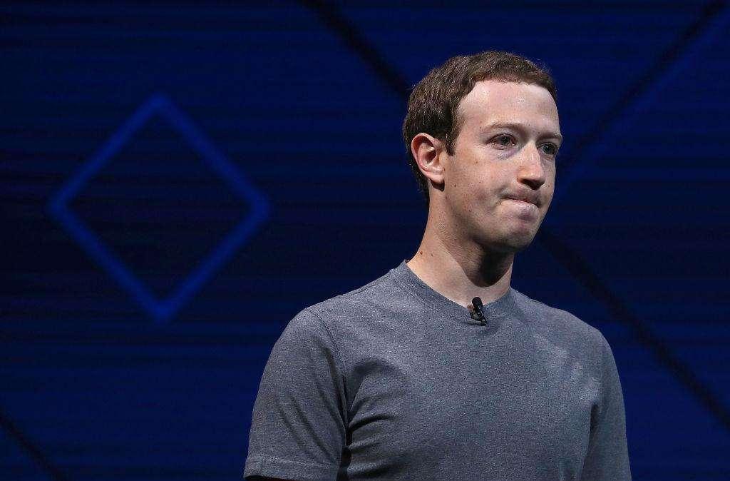 Il coronavirus spaventa Facebook, Zuckerberg: "Rischio collasso server"