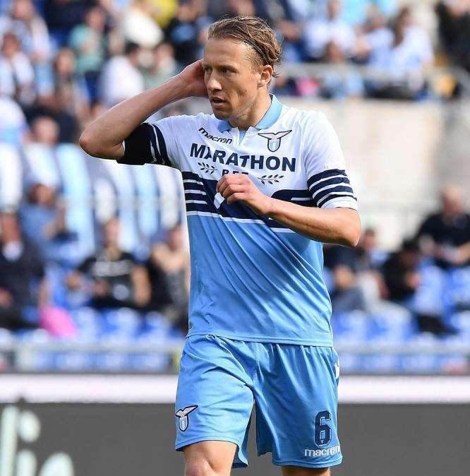 Lazio, probabile stiramento per Leiva: le condizioni del brasiliano 
