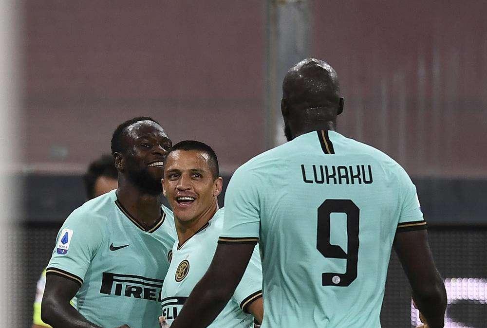 Serie A, l'Inter batte il Genoa e scavalca l'Atalanta: nerazzurri a +4 sulla Lazio