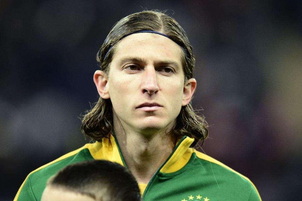 Il Flamengo presenta Filipe Luis, incidente hot durante la conferenza - VIDEO
