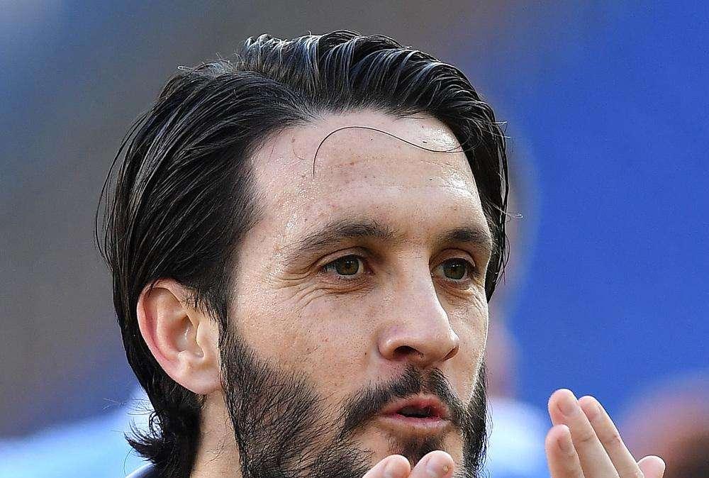 Lazio - Crotone, Luis Alberto segna e corre ad abbracciare i compagni dopo la rete 