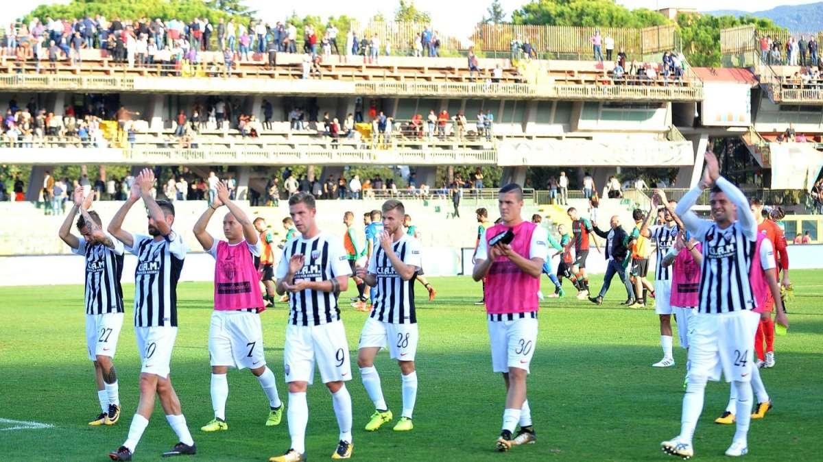 Serie B, un giocatore dell’Ascoli positivo al coronavirus: il comunicato