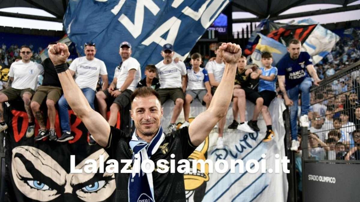 Lazio, la Serie A omaggia Radu: "Icona. Non servono parole" - FOTO