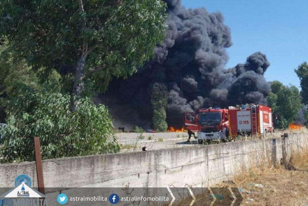 Pontina, grave rogo a Castel Romano: brucia il multistore Orizzonte