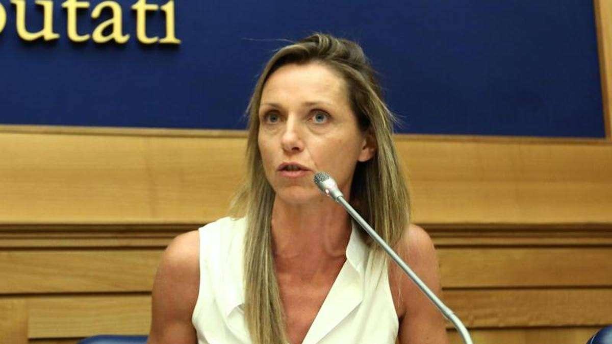Riapertura stadi, Vezzali: "È una priorità, ma serve cautela"