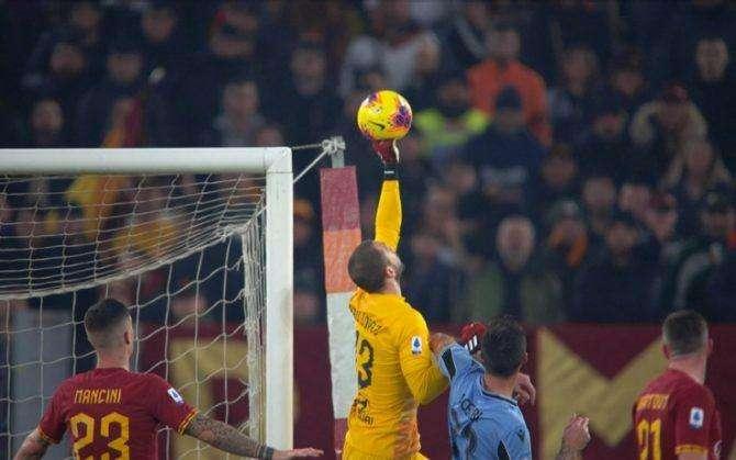Roma, Petrachi: "Pau Lopez? Dal gol di Acerbi al derby non si è più ripreso"
