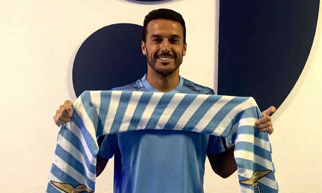 Lazio, la società accoglie Pedro: "Vi presentiamo il nostro nuovo numero 9" - FOTO 