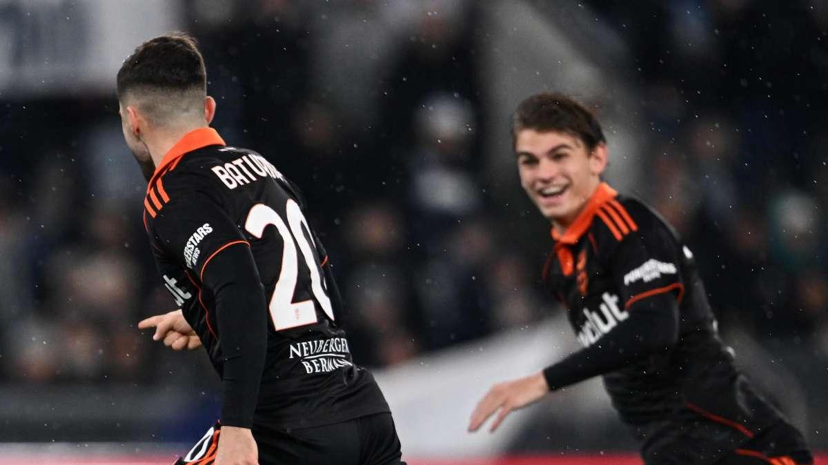Lazio - Como, Nico Paz festeggia sotto la Nord: la dura reazione di Marusic e Cataldi 