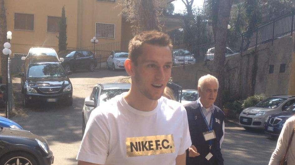 PAIDEIA - Sospiro di sollievo per de Vrij: nessun interessamento dei legamenti. Parolo out 20 giorni 