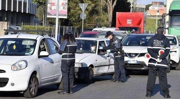 Coronavirus, record di multe nel weekend: controlli a tappetto per Pasqua