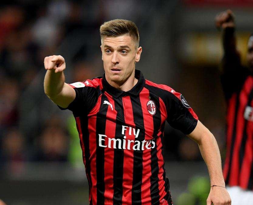Serie A, il Milan rimane agganciato alla Champions League: 2-0 al Frosinone