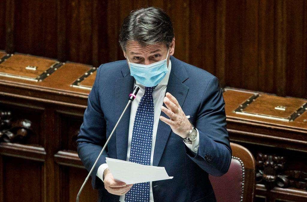 Dpcm, Conte ha firmato: Italia divisa in tre zone. Scontro con le Regioni